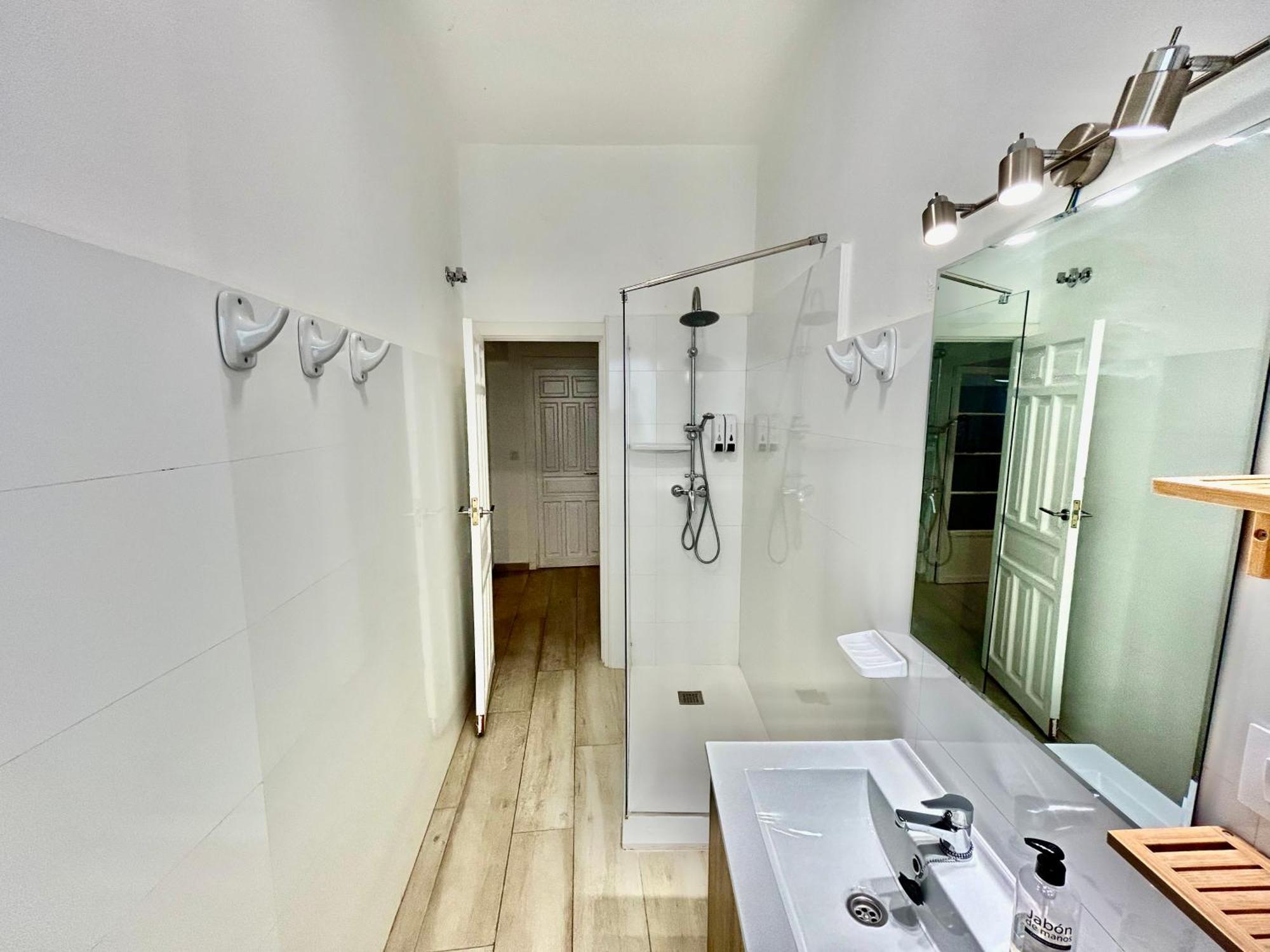 Acogedor Apt 8Pax 4Bdr 2Bth- Cozyhomesevilla2 المظهر الخارجي الصورة