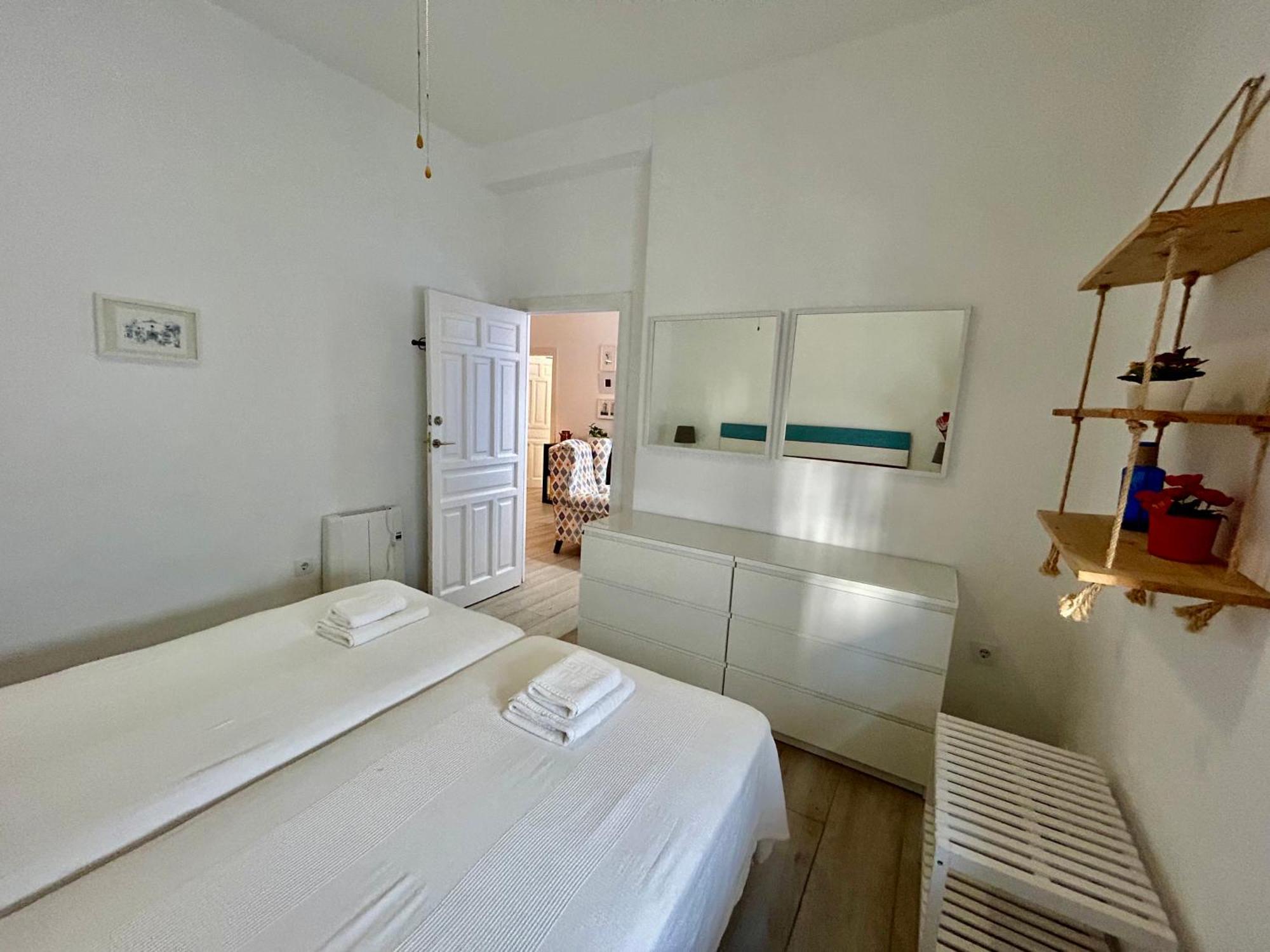 Acogedor Apt 8Pax 4Bdr 2Bth- Cozyhomesevilla2 المظهر الخارجي الصورة