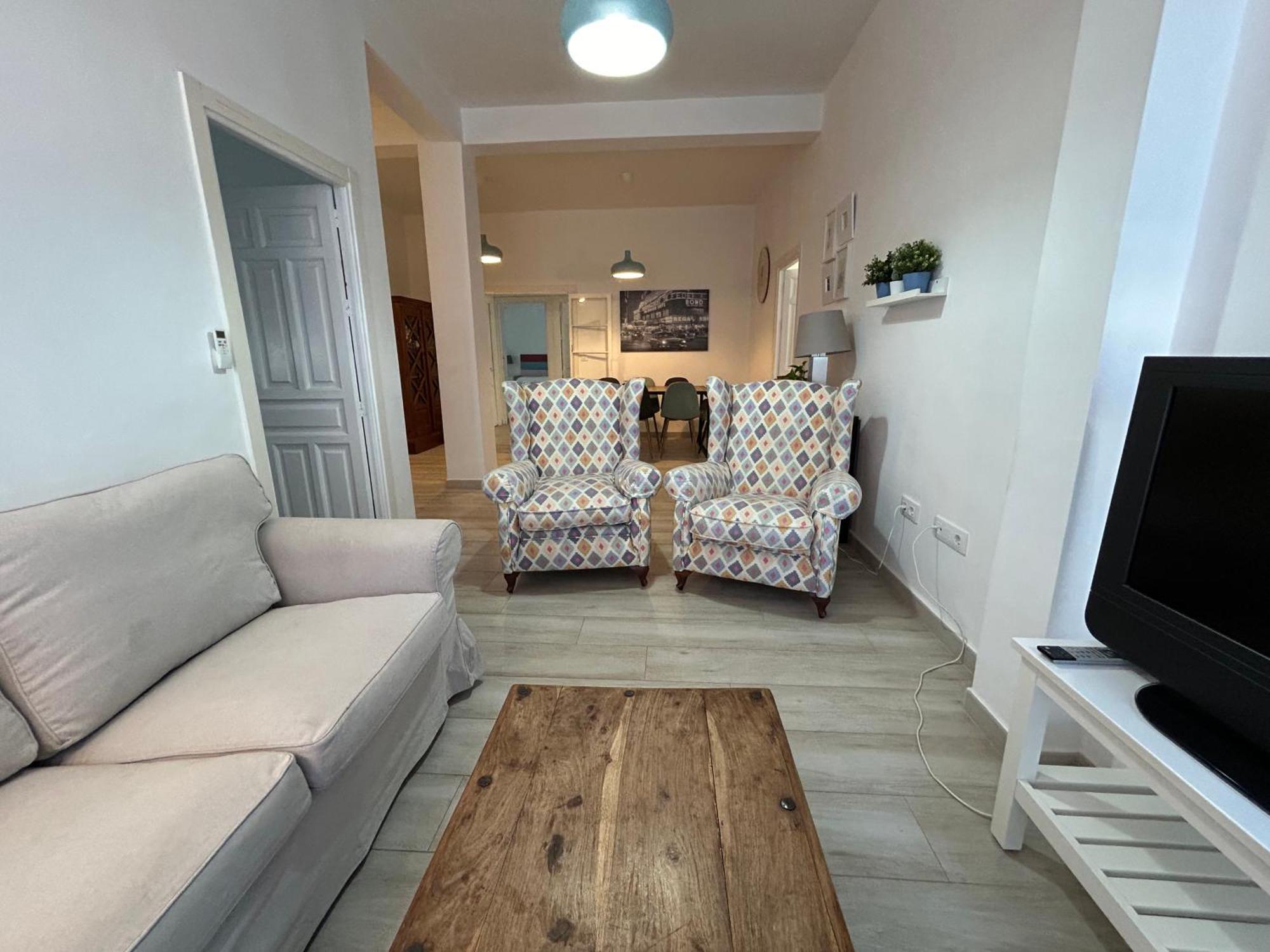 Acogedor Apt 8Pax 4Bdr 2Bth- Cozyhomesevilla2 المظهر الخارجي الصورة